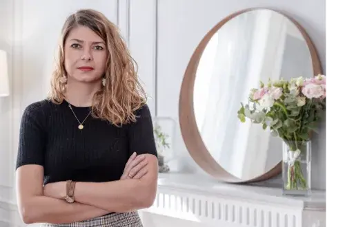 Maître Sarah HOLLARD Notaire17